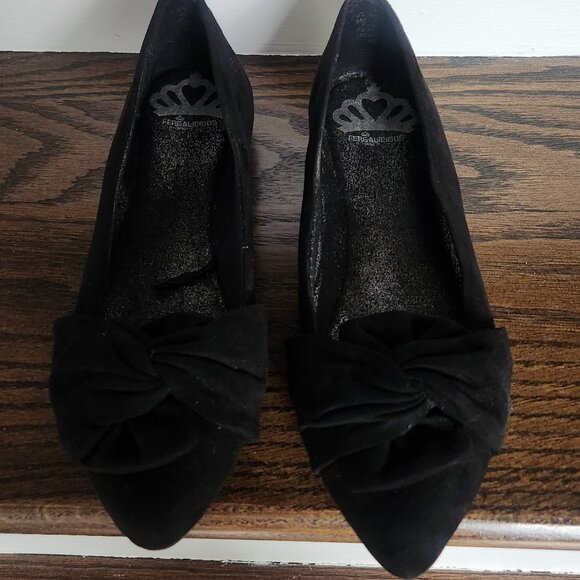 Women's Black Flats Slip On Shoes Pointed Toe Black Size 6 Fergalicious EUC - Picture 5 of 9